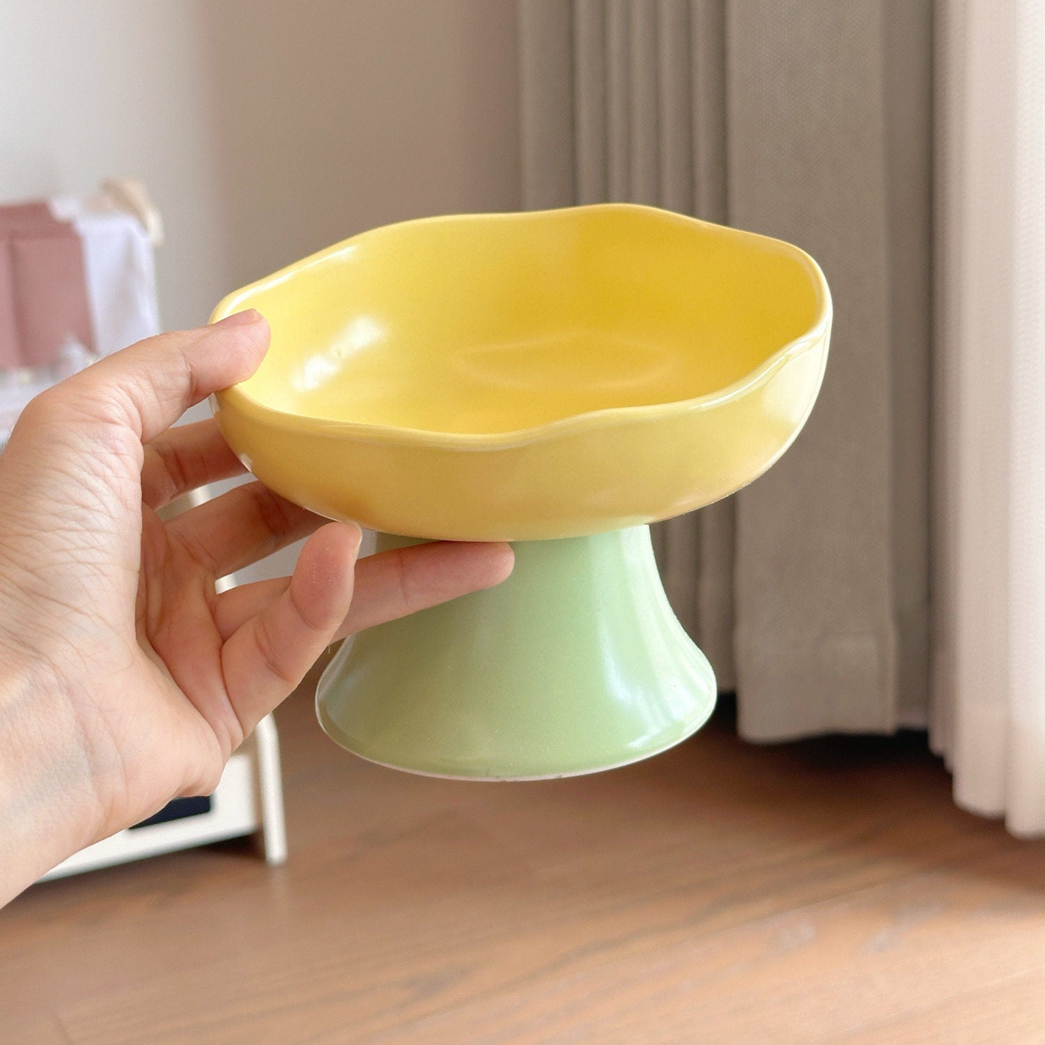 Elevated Ceramic Pet Bowl 250ml – Underglaze Raised Cat & Small Dog