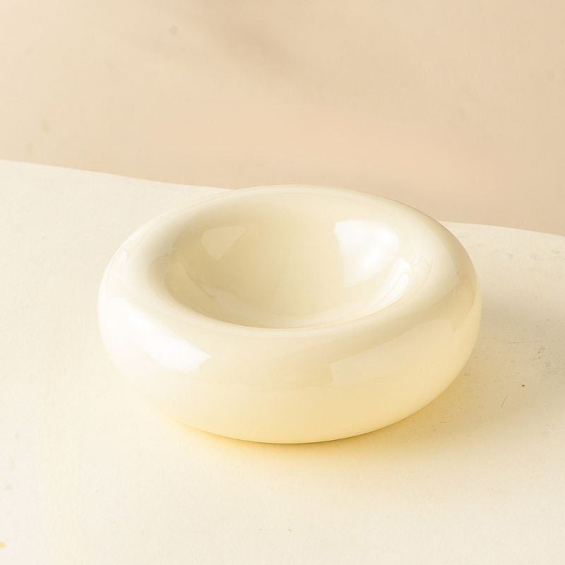 Ceramic Pet Plate with Curved Edge – Slightly Elevated Shallow Dish for Long-Haired Cats