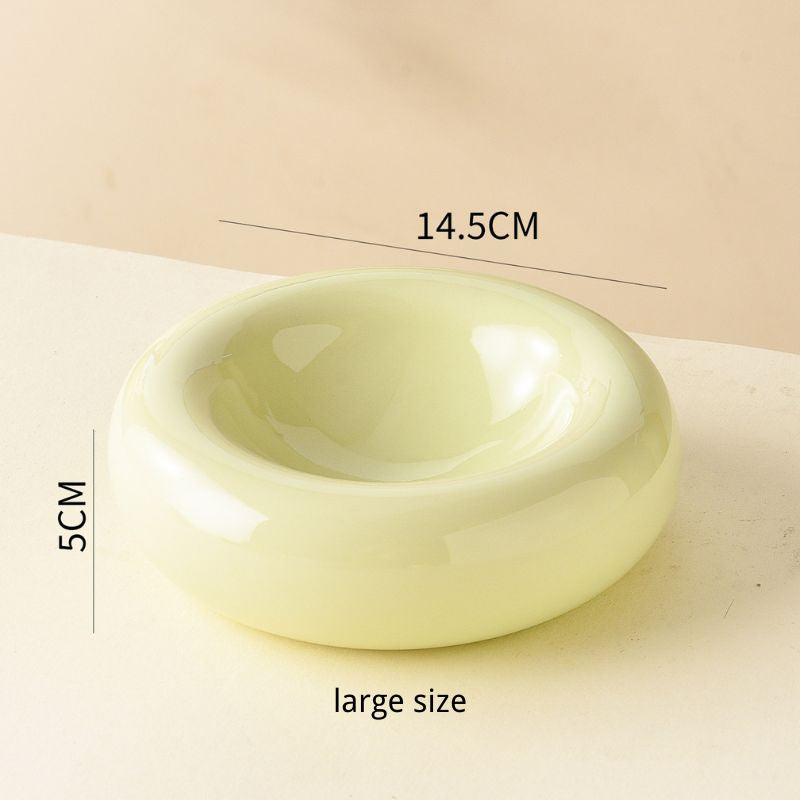 Ceramic Pet Plate with Curved Edge – Slightly Elevated Shallow Dish for Long-Haired Cats