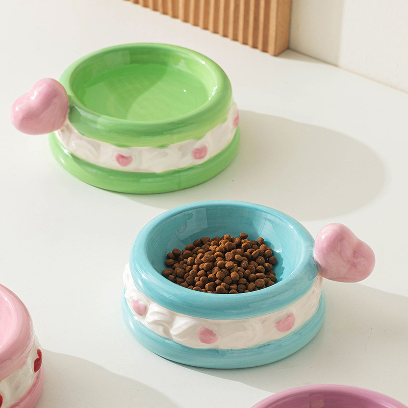 5.5 Inch Elevated Ceramic Pet Bowl with Heart Handle – Wide Mouth Bowl for Dogs & Cats