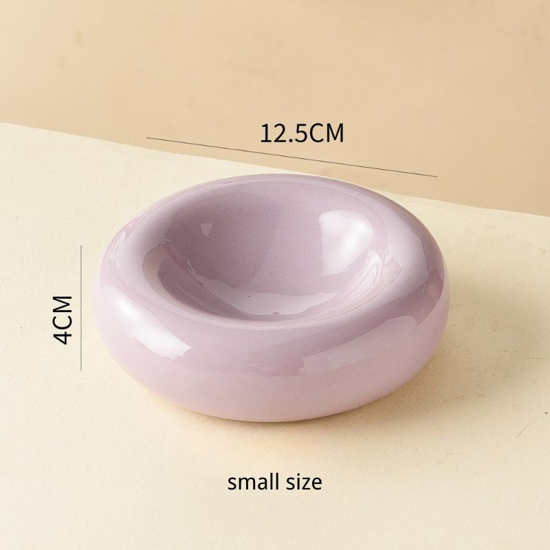 Ceramic Pet Plate with Curved Edge – Slightly Elevated Shallow Dish for Long-Haired Cats