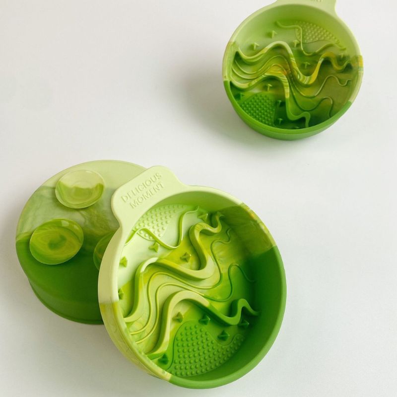 Silicone Slow Feeder & Lick Mat for Cats and Small Dogs – Freezable Feeding Plate