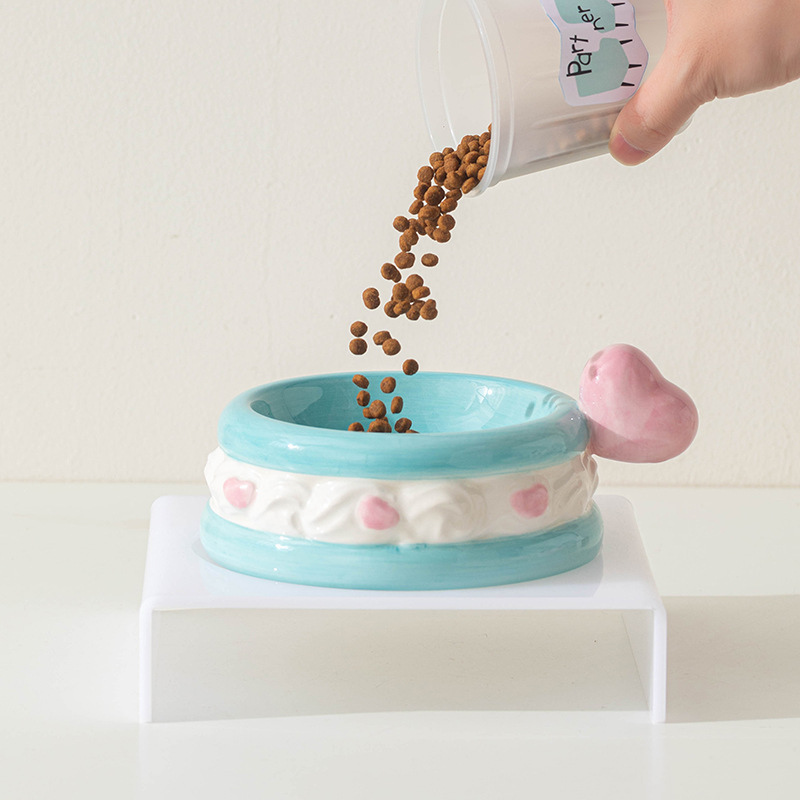 5.5 Inch Elevated Ceramic Pet Bowl with Heart Handle – Wide Mouth Bowl for Dogs & Cats