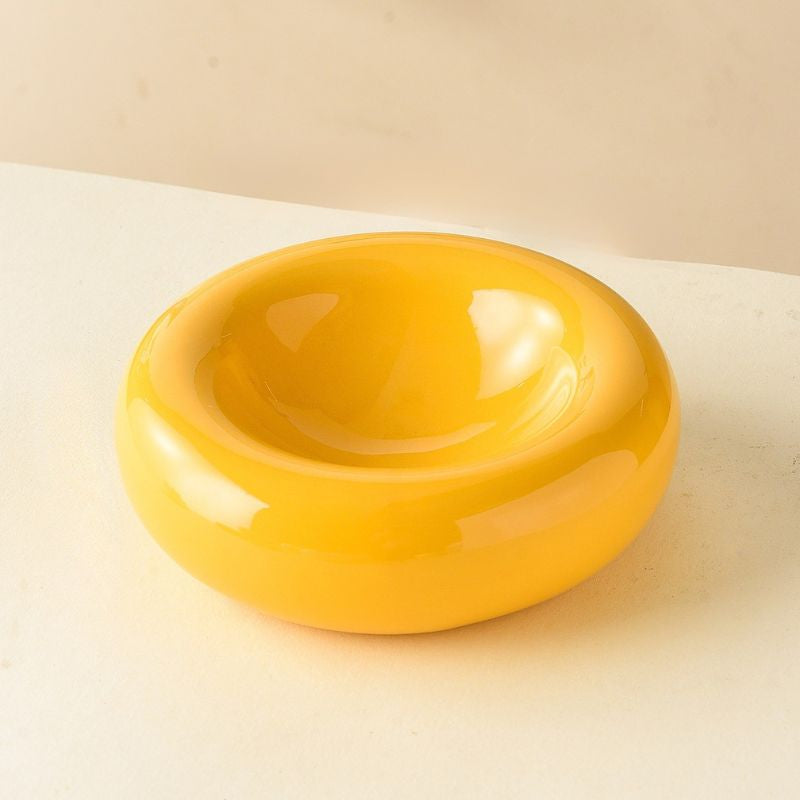 Ceramic Pet Plate with Curved Edge – Slightly Elevated Shallow Dish for Long-Haired Cats