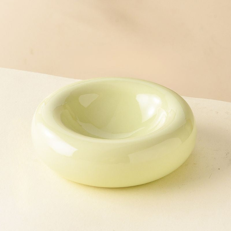 Ceramic Pet Plate with Curved Edge – Slightly Elevated Shallow Dish for Long-Haired Cats