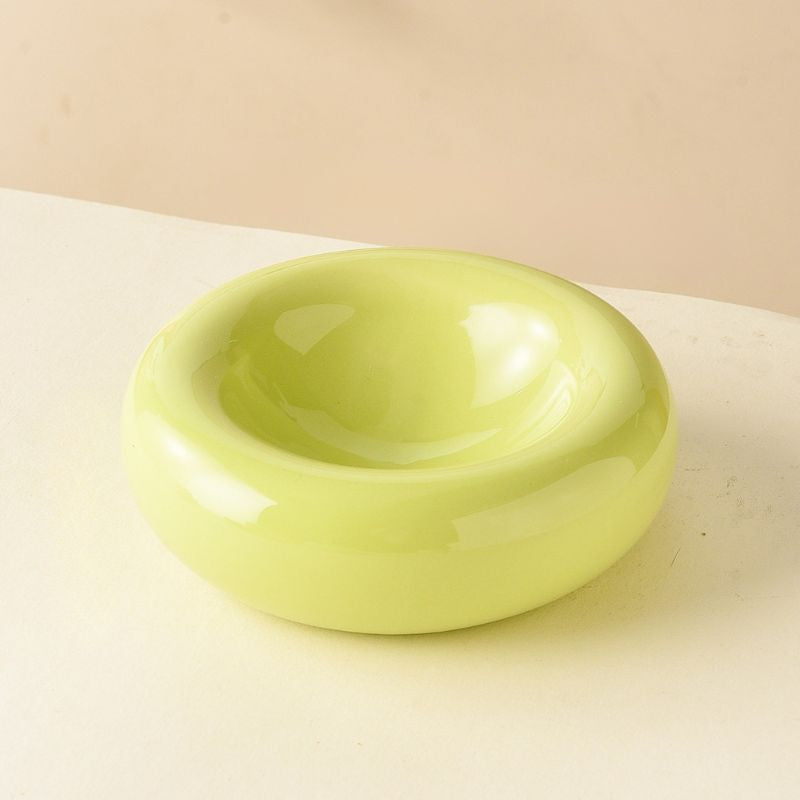 Ceramic Pet Plate with Curved Edge – Slightly Elevated Shallow Dish for Long-Haired Cats