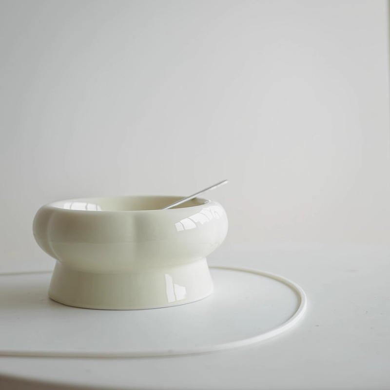 Elevated Ceramic Cat Bowl – Pure White Minimalist Feeding Bowl for Cats