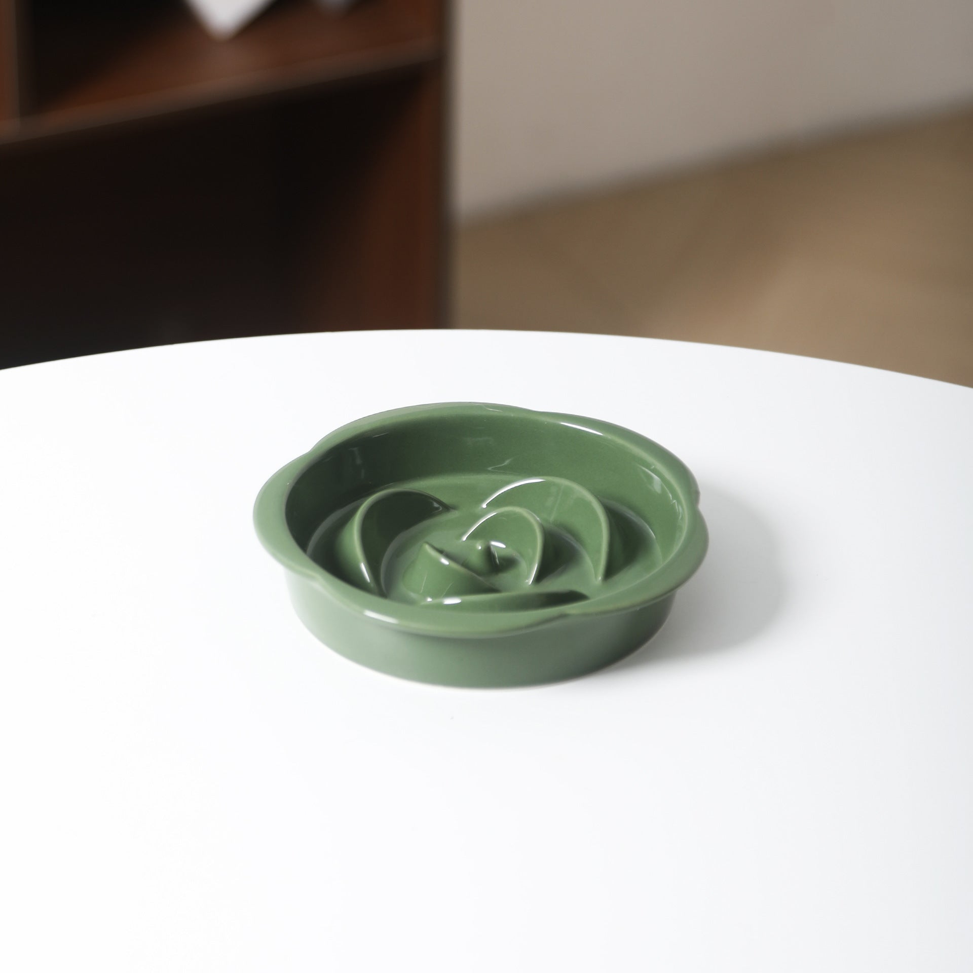 Elevated Ceramic Pet Bowl Set with Acrylic Stand – Slow Feeder Design for Cats & Small Dogs