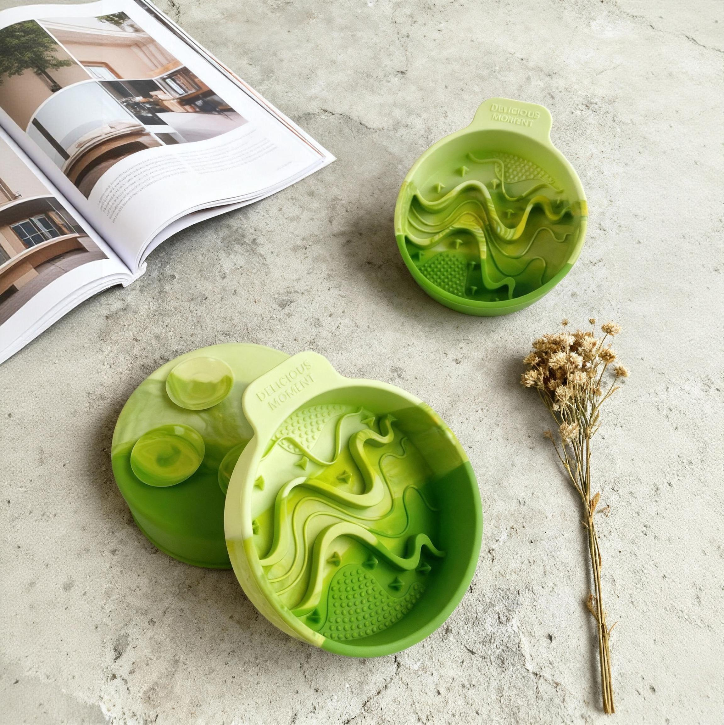 Silicone Slow Feeder & Lick Mat for Cats and Small Dogs – Freezable Feeding Plate