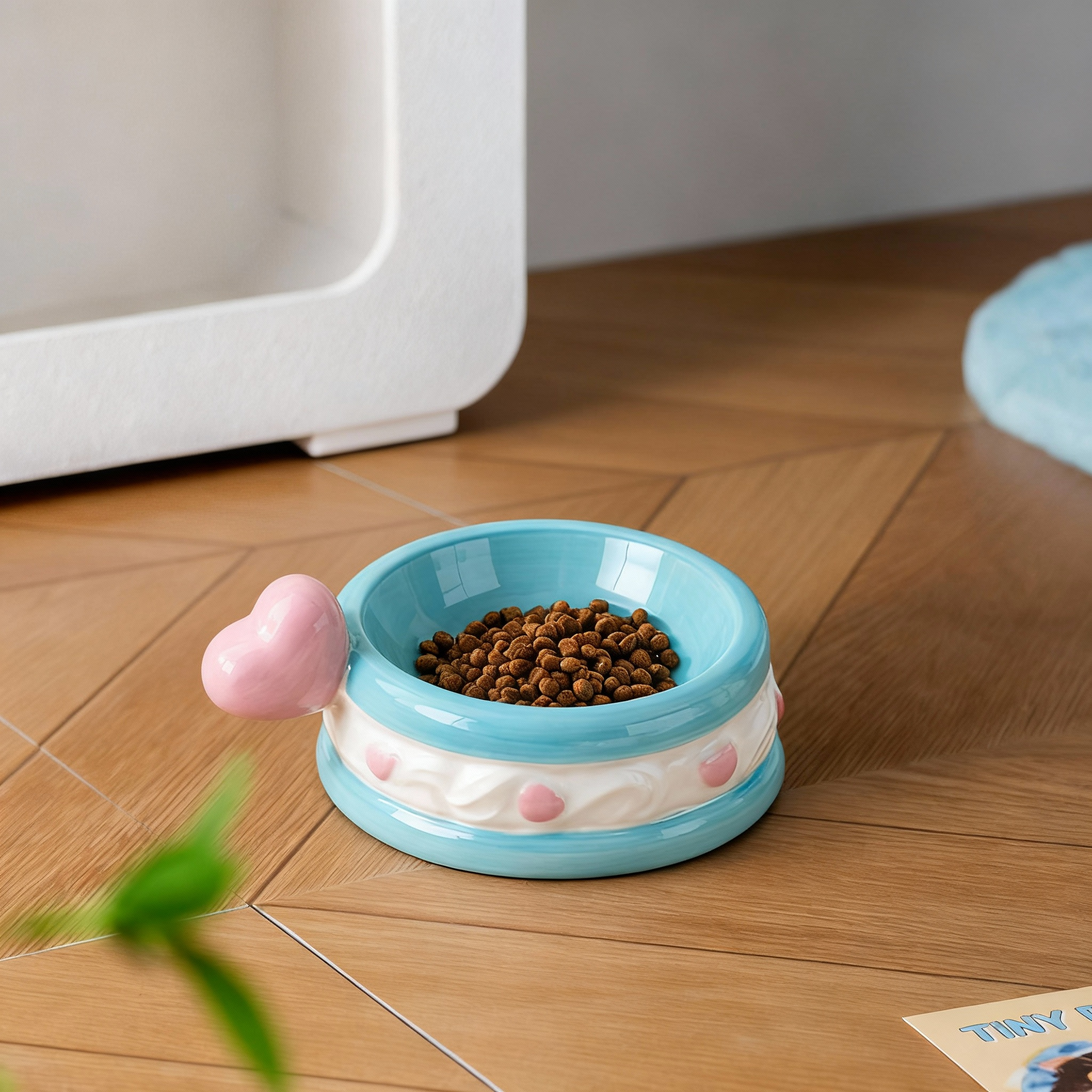 5.5 Inch Elevated Ceramic Pet Bowl with Heart Handle – Wide Mouth Bowl for Dogs & Cats